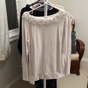 Cyrus, flower detailed white sweater, Sz L